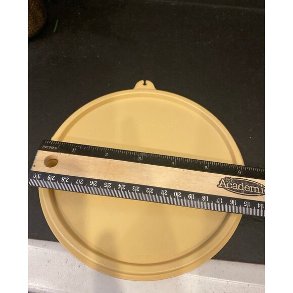 Tupperware Round 6” Almond Tan Beige Plastic "C" Lid #227-28 - Picture 4 of 5